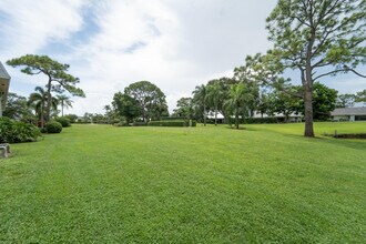 18081 SE Country Club Dr in Tequesta, FL - Building Photo - Building Photo