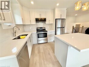 87 Scott Rd in Cambridge, ON - Building Photo - Building Photo