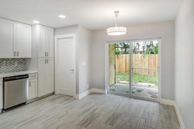 9126 Roan Ln in West Palm Beach, FL - Foto de edificio - Building Photo