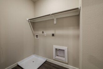 18519 Centro Row in Shenandoah, TX - Building Photo - Building Photo