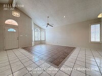 8511 Victor Ln in El Paso, TX - Foto de edificio - Building Photo