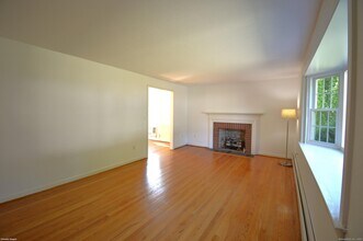 18 Overbrook Rd in West Hartford, CT - Building Photo - Building Photo