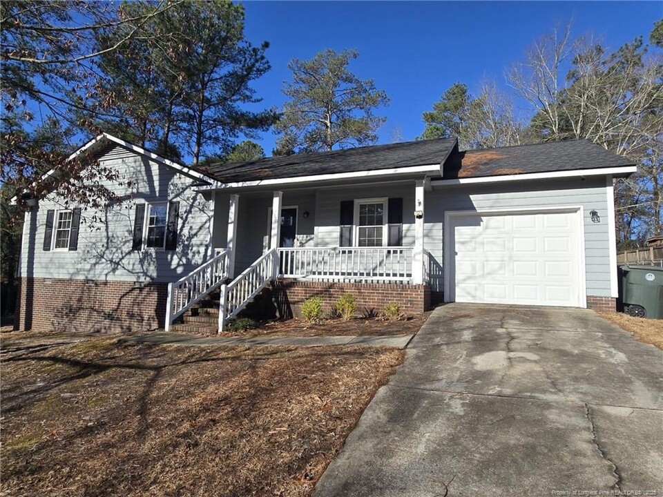 403 Lotus Dr in Fayetteville, NC - Building Photo