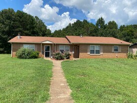 1280 Aiken Rd in Bogart, GA - Building Photo