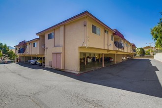 La Paz Apartments in Vista, CA - Building Photo - Building Photo