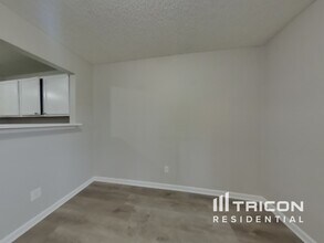 522 Harmony Dr in Greenwood, IN - Building Photo - Building Photo