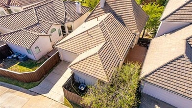 3334 University Park Ln in Irving, TX - Building Photo - Building Photo