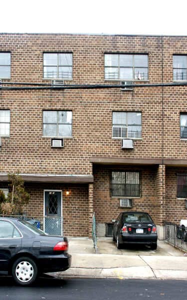 76-05 47th Ave in Elmhurst, NY - Building Photo - Building Photo