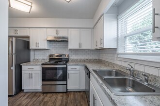 Royal Arms of Green Hills in Nashville, TN - Foto de edificio - Interior Photo