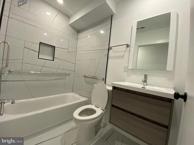 5436 Vine St-Unit -2 in Philadelphia, PA - Building Photo - Building Photo