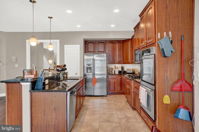 2460 Eastbourne Dr in Leesylvania, VA - Building Photo - Building Photo