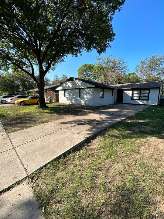 1406 Connally Terrace in Arlington, TX - Building Photo