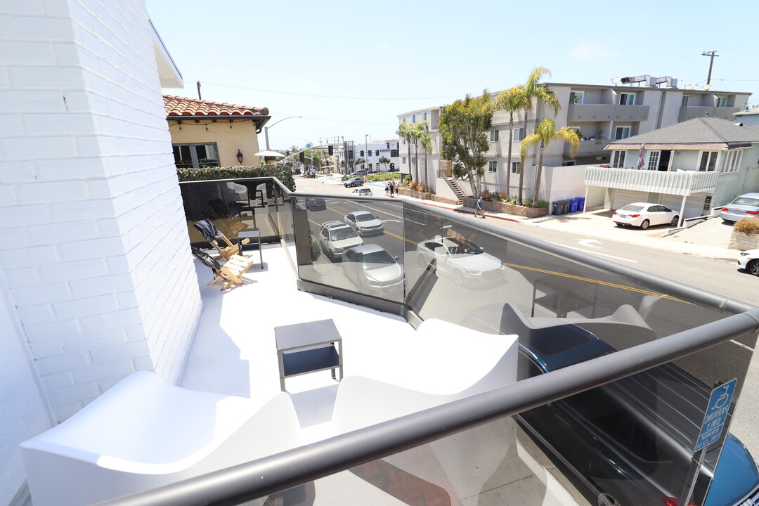 520 Manhattan Beach Blvd, Unit 1 in Manhattan Beach, CA - Building Photo