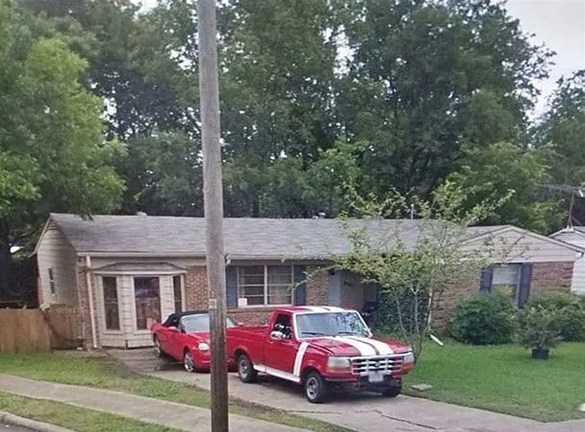property at 3200 Santiago Dr