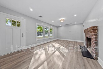 1557 N Great Neck Rd in Virginia Beach, VA - Building Photo - Building Photo