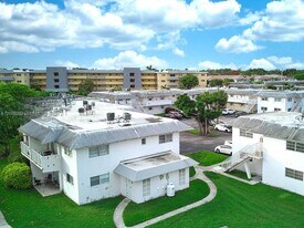 7324 SW 82nd St in Miami, FL - Building Photo