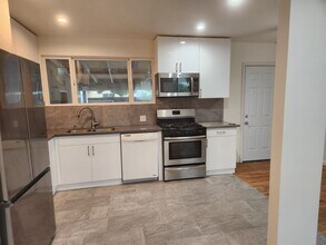 5709 Enfield Ave in Los Angeles, CA - Building Photo - Building Photo