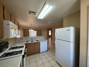 713 Alecandro Daniel Ave in North Las Vegas, NV - Building Photo - Building Photo