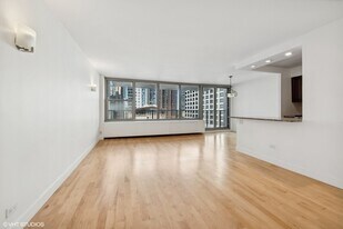 400 E Randolph St, Unit 1008 in Chicago, IL - Building Photo