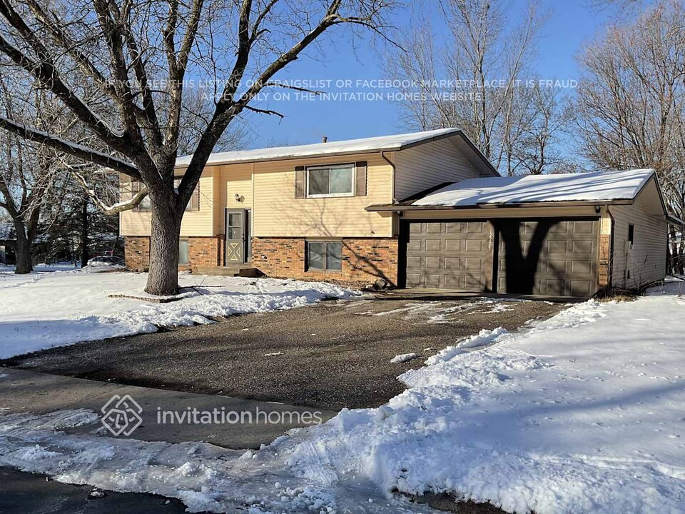 12225 Allen Dr in Burnsville, MN - Building Photo