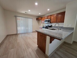 6333 W Clinton Ave in Visalia, CA - Building Photo - Building Photo