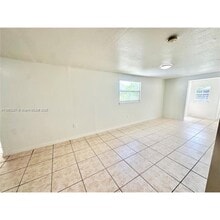 7156 NW 15th Ct in Miami, FL - Foto de edificio - Building Photo