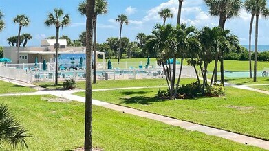 2020 N Atlantic Ave in Cocoa Beach, FL - Foto de edificio - Building Photo