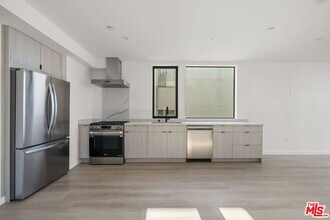 3755 S Canfield Ave in Los Angeles, CA - Foto de edificio - Building Photo