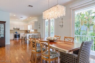 877 7th St S in Naples, FL - Building Photo - Building Photo