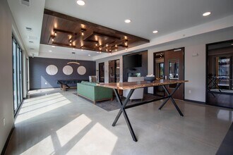 6450 37th Ave NW in Rochester, MN - Foto de edificio - Building Photo