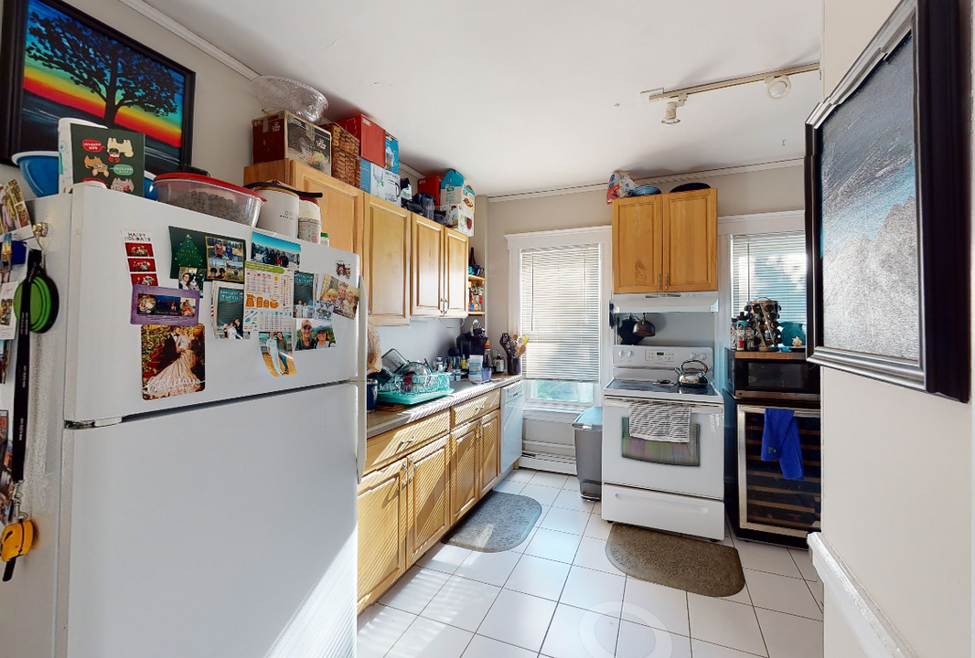 8 Chapman Pl, Unit 2 in Cambridge, MA - Building Photo