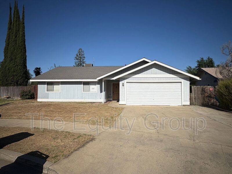 2139 S Conyer Ct in Visalia, CA - Building Photo