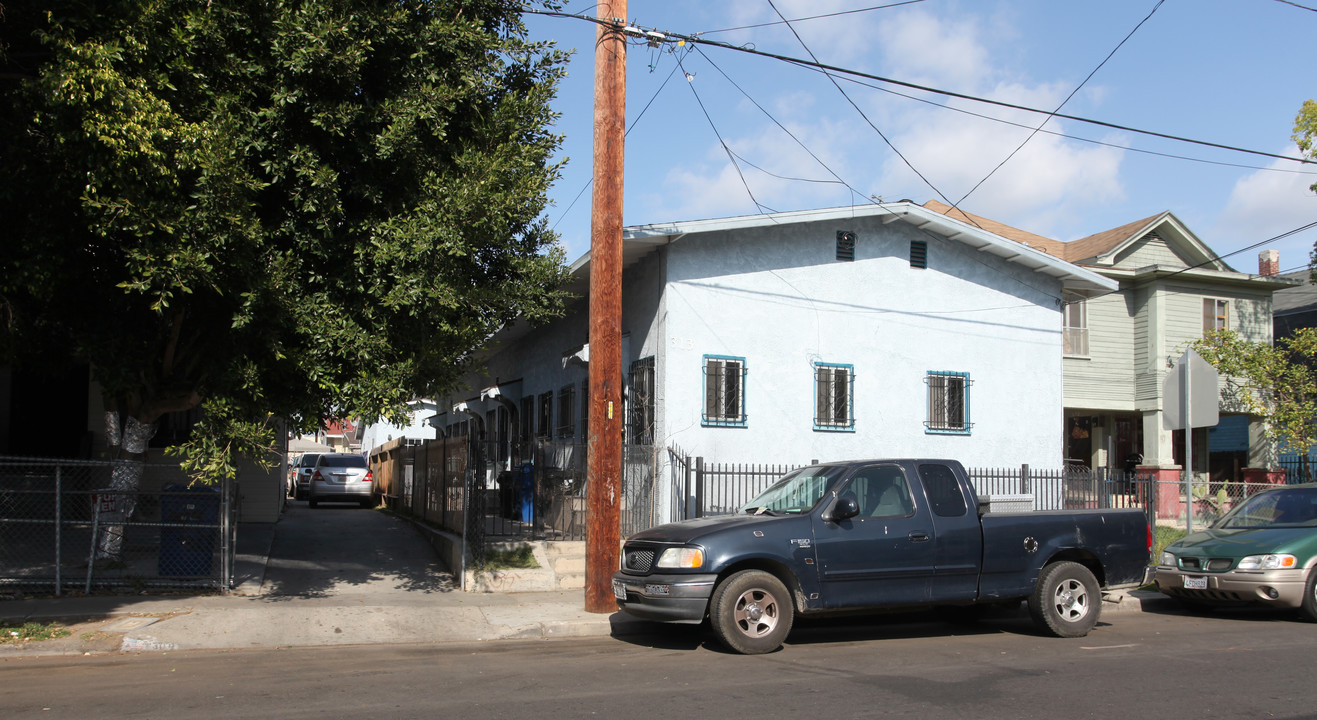 313 E 36th St in Los Angeles, CA - Building Photo