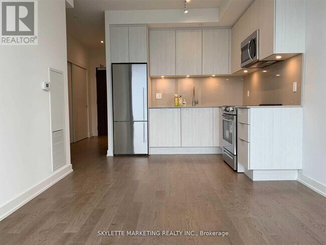 25 Richmond St E in Toronto, ON - Building Photo - Building Photo