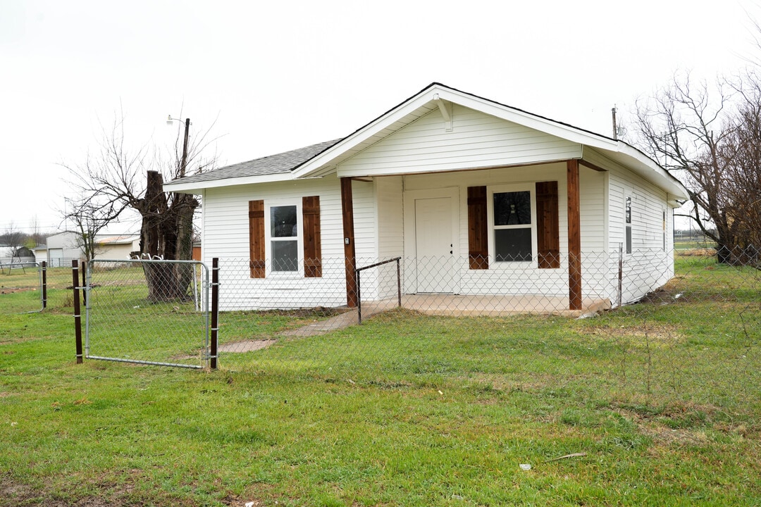1208 Mancil Ave in Cisco, TX - Building Photo