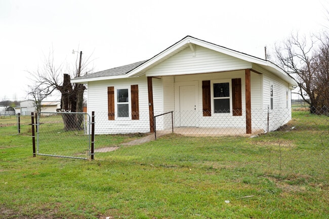 property at 1208 Mancil Ave