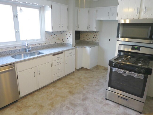 38 Sterling St, Unit 2