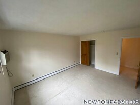 278 Grove St in Newton, MA - Building Photo