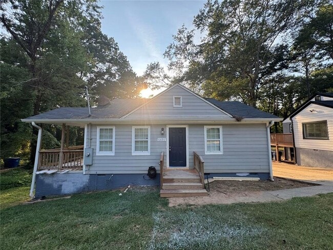 property at 1431 Lorenzo Dr SW