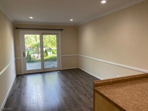 22 Maddaket Ct in Scotch Plains, NJ - Foto de edificio - Building Photo