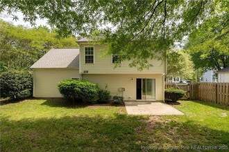Room in House on Feldspar Way in Durham, NC - Foto de edificio - Building Photo
