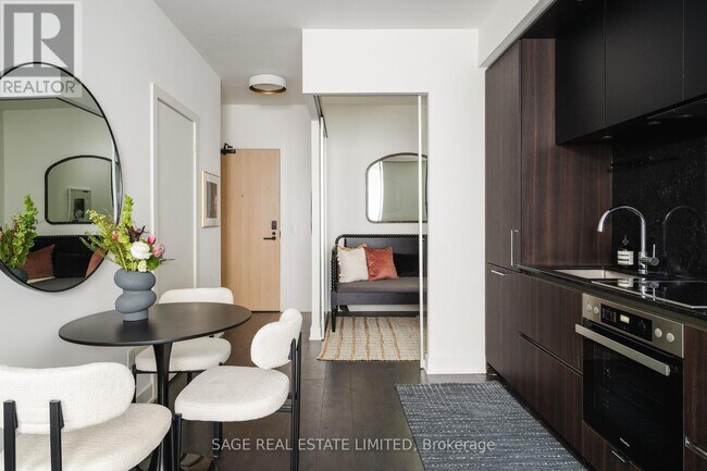 property at 15-515 Mercer St