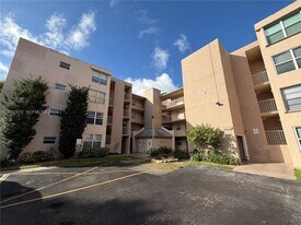 9491 Evergreen Pl in Davie, FL - Building Photo