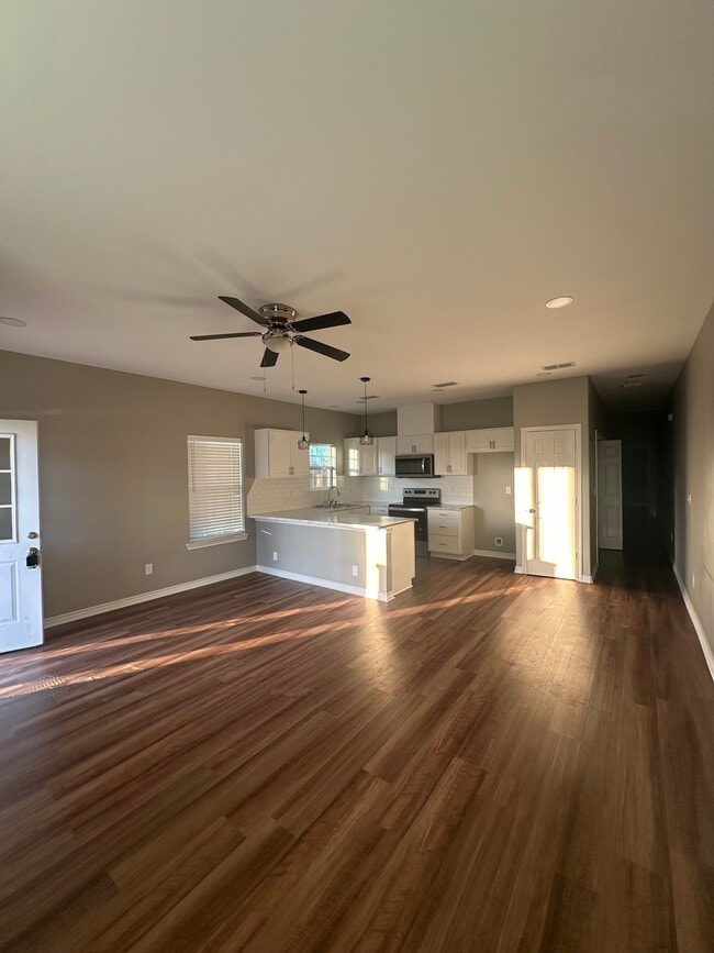 9887 County Road 35 in Tyler, TX - Foto de edificio - Building Photo