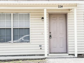 224 Runnymeade Dr in Crestview, FL - Building Photo