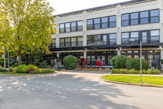 University Commons VI in Chicago, IL - Building Photo - Building Photo