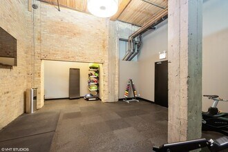 411 W Ontario St, Unit 712 in Chicago, IL - Building Photo - Building Photo