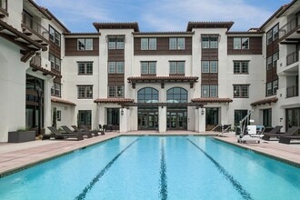 Deer Creek Apartments in San Ramon, CA - Foto de edificio - Building Photo