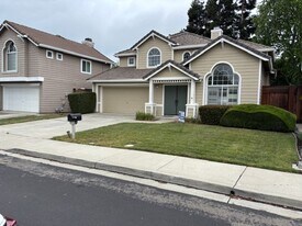 3025 Staples Ranch Dr in Pleasanton, CA - Building Photo