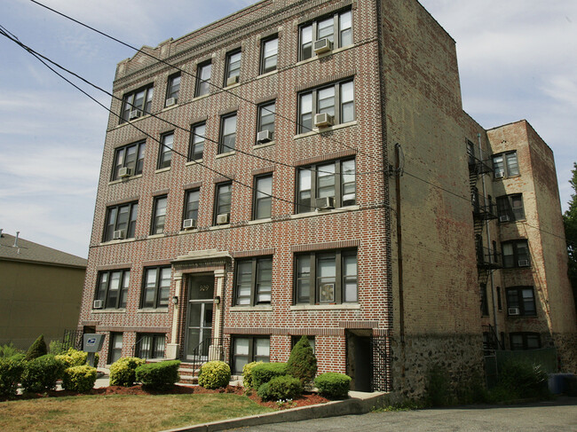 Maples on Broad in Palisades Park, NJ - Foto de edificio - Building Photo